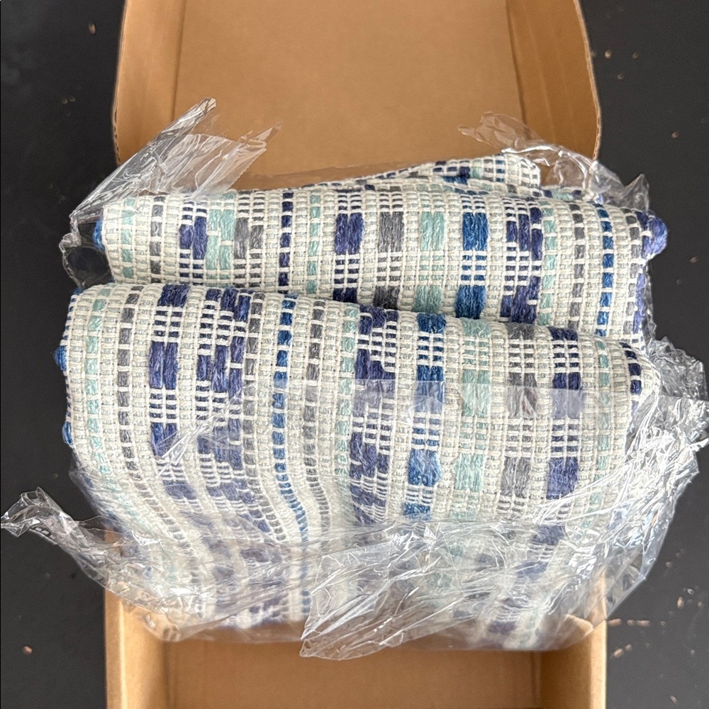 🪷NIB Blue & White Decorative Throw Pillow Covers 18x18", Set of 2, Chenille - Picture 6 of 6